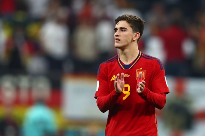 Gavi và số áo 9 thương hiệu của anh trong màu áo đội tuyển